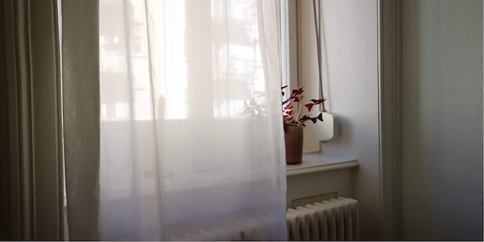 Un senso di protezione: le tende danno un ultimo tocco di colore, attutiscono i rumori e garantiscono la giusta privacy.