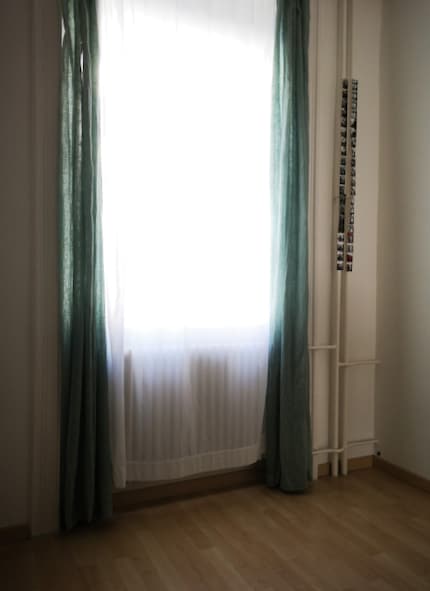  ...puoi combinarle con una tenda più spessa di colore scuro.