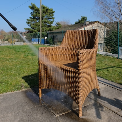 ...and your garden chair sparkling clean.