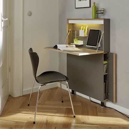 The wall secretary «Flatmate» fits into a narrow corridor