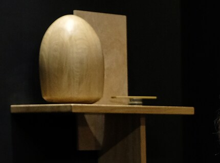 Die Eichelform der Urne symbolisiert die Auferstehung.