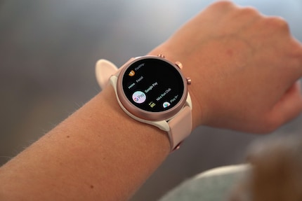 Un giorno, gli smartwatch uniti agli smartphone sostituiranno il tuo portafoglio