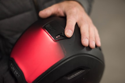 Der Akku lässt sich über einen Micro-USB-Anschluss aufladen.