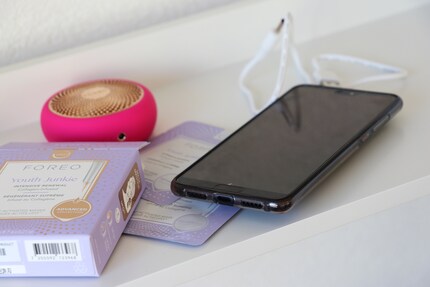 Um den Foreo UFO zu bedienen, brauchst du dein Smartphone.