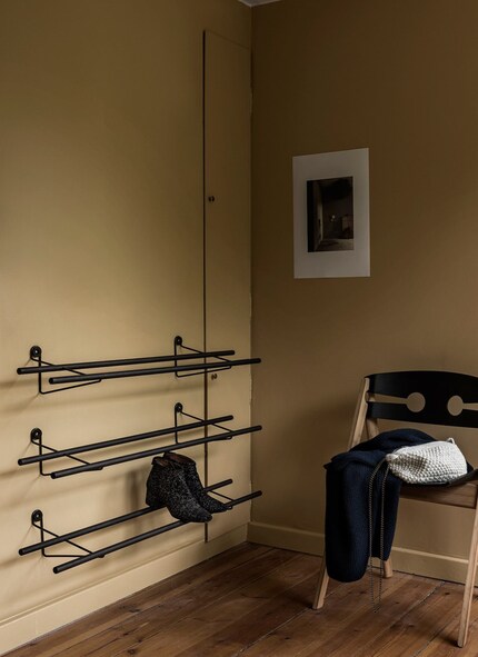 «Shoe Rack» ist ein luftiges Regal, das sich an unterschiedliche Schuhgrössen anpassen lässt. Bild: We Do Wood