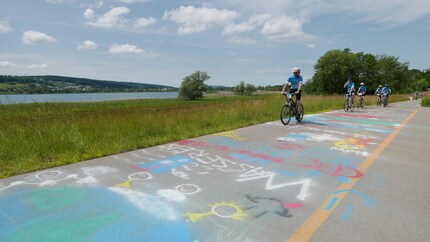 Malerisch ist die Strecke sowieso, bunt bemalt noch viel schöner.