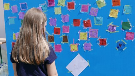 Die bunte Wunschwand im «Village».