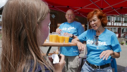 Ein Müsliriegel und ein paar nette Worte von Beatrice, dann geht es weiter.