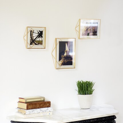 Vor den Gittern: Das Bild scheint in diesem Rahmen zu schweben. Bild: Umbra