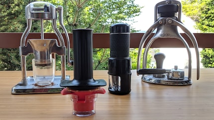Willkommen in der Familie: Die Kompresso (vorne), dahinter mein Modell von Staresso sowie Mühle und Maschine von ROK.