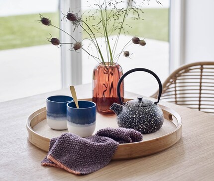 Vasen wirken am richtigen Ort auch alleine. Bild: Hübsch