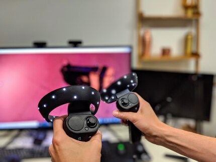 Unfortunately, the battery cover sometimes comes off by itself.