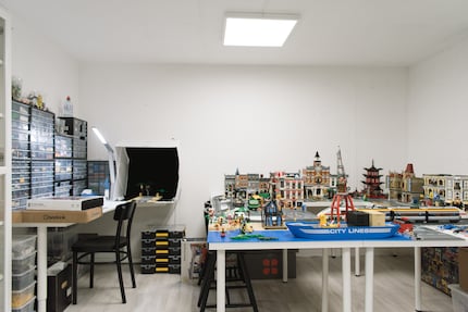 A sinistra il «laboratorio» e a destra lo spazio espositivo