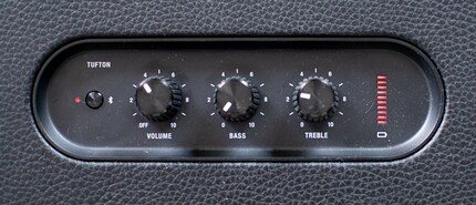 There is a clearly visible battery indicator next to the control dials.