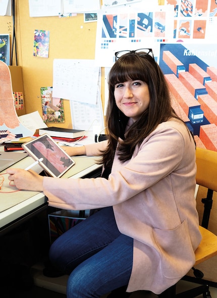 Die Grafikerin hinter den Plakaten. Bild: Gioia Loretz