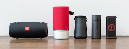 Die Geräte von JBL, Libratone, Bose, UE und Teufel im Grössenvergleich (v.l.n.r.)