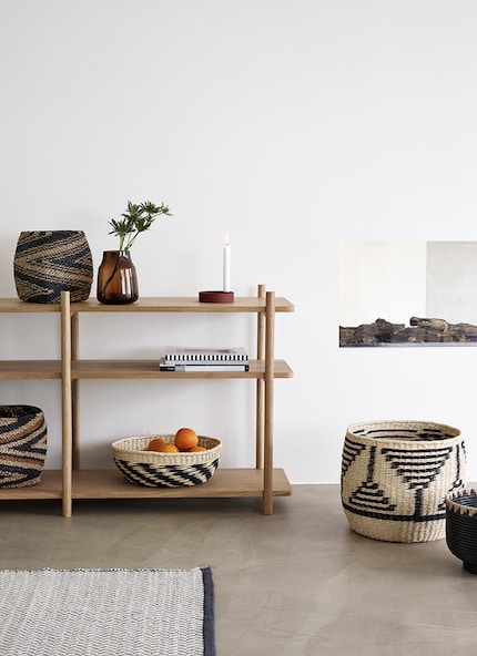 Les paniers cachent les petits objets. Image : Hübsch