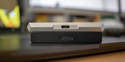 Below: Connection of horror; Top: Connection of trust - for external drives, you should make sure that they have a USB-C connection.