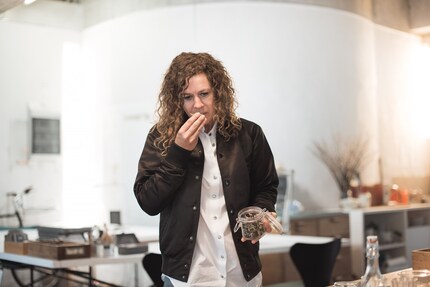 Alejandra nel suo elemento. È subito chiaro che sta vivendo il suo progetto.