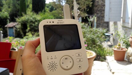 The parent unit with 3.5-inch colour screen.