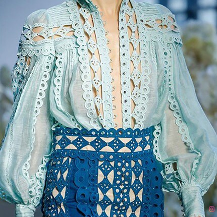 Les œillets sont toujours disposés en forme de motif. Image : Instagram@zimmermann