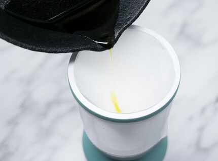 Fette und Öle werden zusammen mit Wasser und Lauge zur Seife.