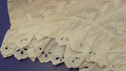 Bien vu : le point de broderie. Image : «CCBY» by Auckland Museum