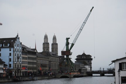 Never to be seen like this again in Zurich: A harbour crane