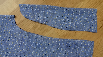 Questa mezzaluna sarà il passo successivo. Disegna la mezza luna e ritagliala.