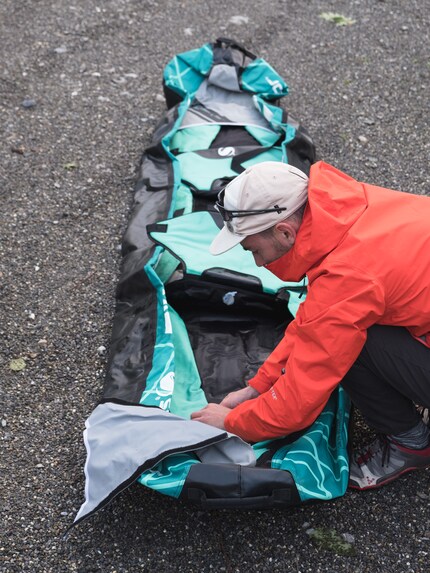 Das Madison ist schnell aufgepumpt, nur die Ventile der Luftkissen in den Sitzen sind beim Befüllen etwas fummelig.