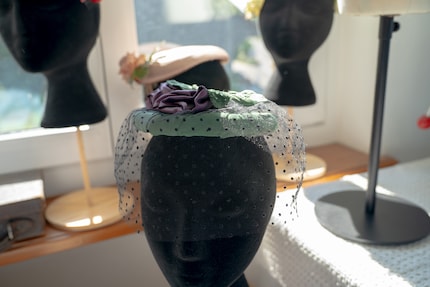 Retro-Hüte gehören zu Franziskas grosser Leidenschaft. Sie fertigt auch selbst welche an.