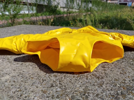 Eine breite Beinöffnung sorgt für Komfort.