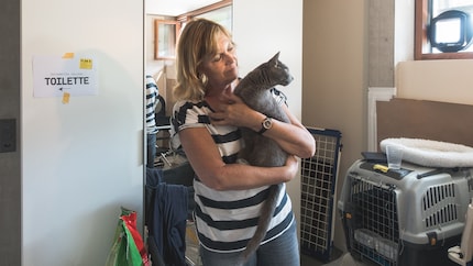 Tineke with Princess backstage. So as not to stress the animal unnecessarily, we whisper.