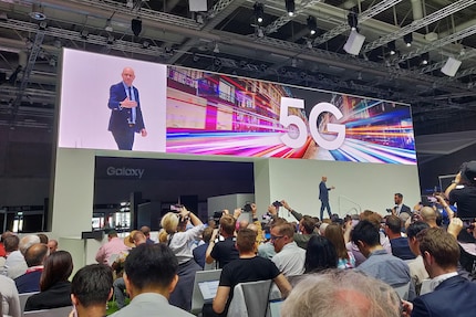 Benjamin Braun, Chief Marketing Officer of Samsung Europe, is thrilled by the Galaxy Fold 5G.