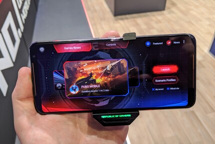 Das Display schafft 120 Hertz.