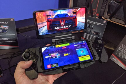 Mit den Kunai Controllern im TwinView Dock.