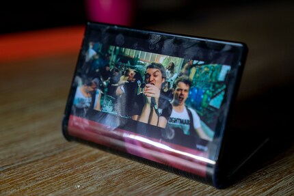 Der Bildschirm ist kaum sauber zu halten und schier unmöglich zu putzen.