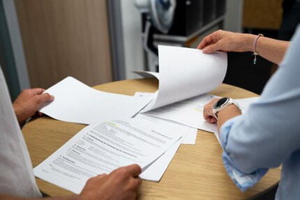 Hackers sometimes have to have things in black and white too: Work regulations over the years (photo: Stephanie Tresch)