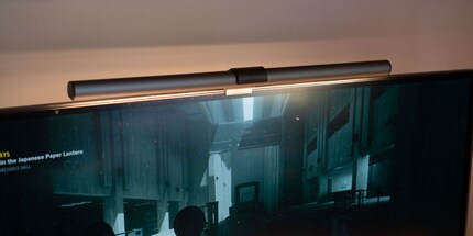 Una volta con una colorazione completamente blu e una volta con una tonalità massima di giallo.