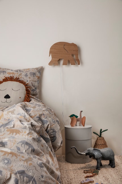 Nachtlichter und Lampen lassen sich wunderbar in ein Themenzimmer integrieren. Bild: Ferm Living