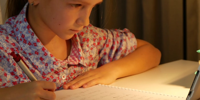 Der Bleistift ist von gestern: Intelligente Stifte, Apps und Tablets sollen Kindern beim Schreiben helfen. Quelle: VideoBlocks Der Bleistift ist von gestern: Intelligente Stifte, Apps und Tablets sollen Kindern beim Schreiben helfen. Quelle: VideoBlocks
