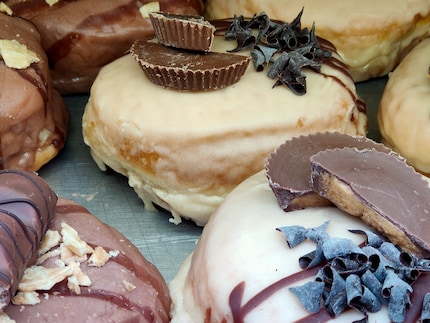 Un beignet avec près d'un milliard de calories.deux milliards de calories, l'IA de l'appareil photo Oppo a utilisé le Food Preset