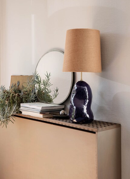 Inspired by flowing water: the mirror «Pond». Image: Ferm Living