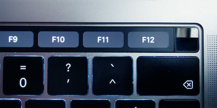 Die aktuelle Touch Bar mit eingeblendeten F-Tasten