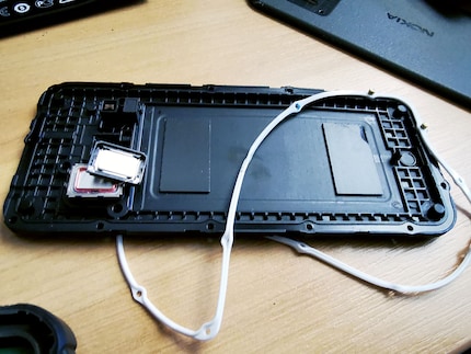 The seal of the Nokia 800 Tough.