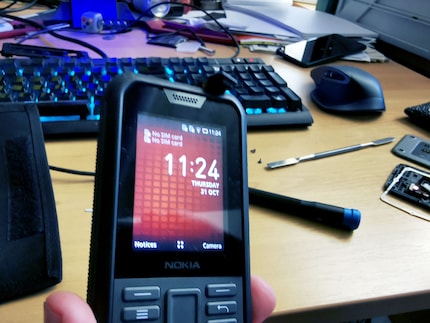 Here we go, the phone works again. The back bezel and other components are still on my desk.