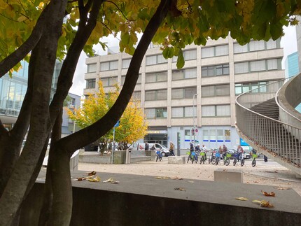 Vor dem Abaton in Zürich