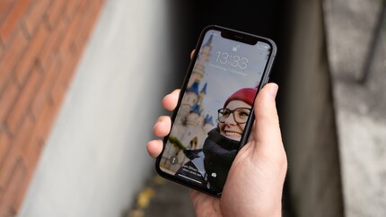 Apple entscheidet sich bewusst für einen ziemlich dicken Rahmen. Warum auch immer.