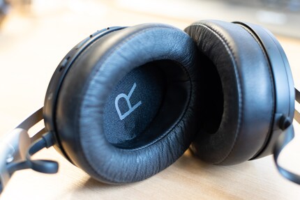 La gauche et la droite sont écrites en gros à l'intérieur.