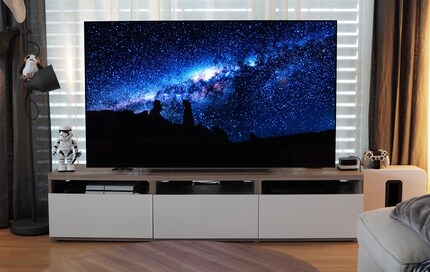 Dunkle Bilder – hier zeigen sich die Stärken der OLED-TVs am besten.